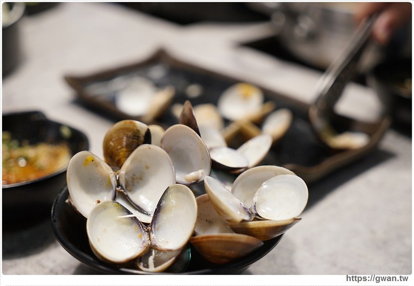 宇良食巨無霸肉盤+浮誇手臂蝦，無霸三人套餐海陸通吃