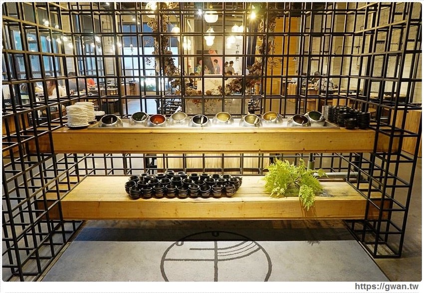 宇良食巨無霸肉盤+浮誇手臂蝦，無霸三人套餐海陸通吃