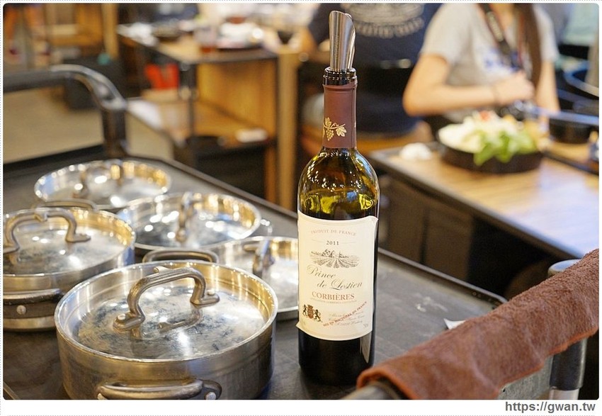 宇良食巨無霸肉盤+浮誇手臂蝦，無霸三人套餐海陸通吃