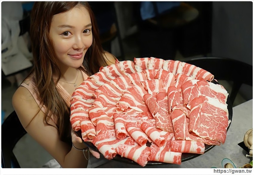 宇良食巨無霸肉盤+浮誇手臂蝦，無霸三人套餐海陸通吃