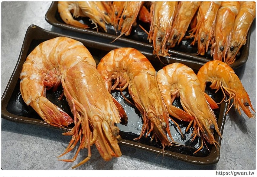 宇良食巨無霸肉盤+浮誇手臂蝦，無霸三人套餐海陸通吃