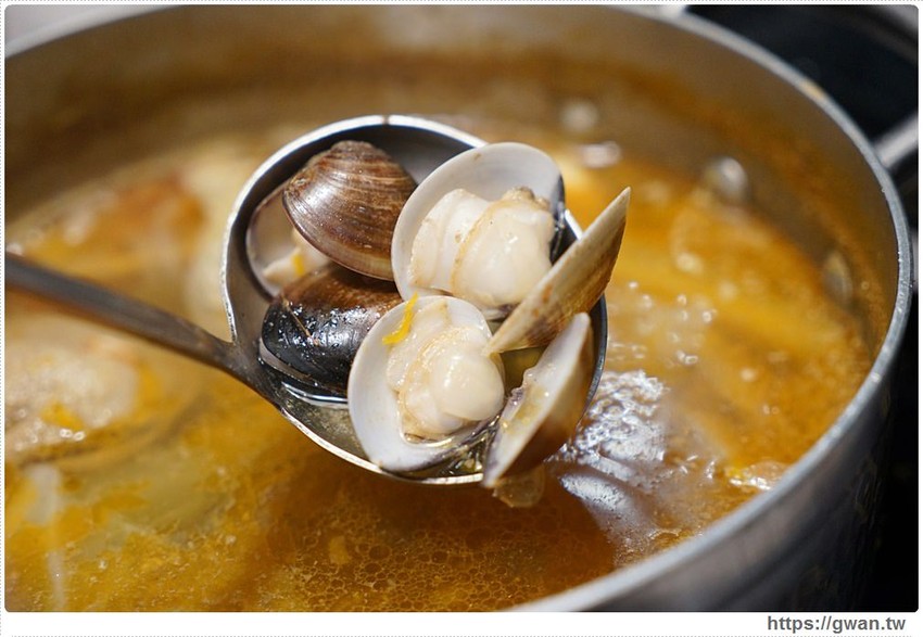 宇良食巨無霸肉盤+浮誇手臂蝦，無霸三人套餐海陸通吃