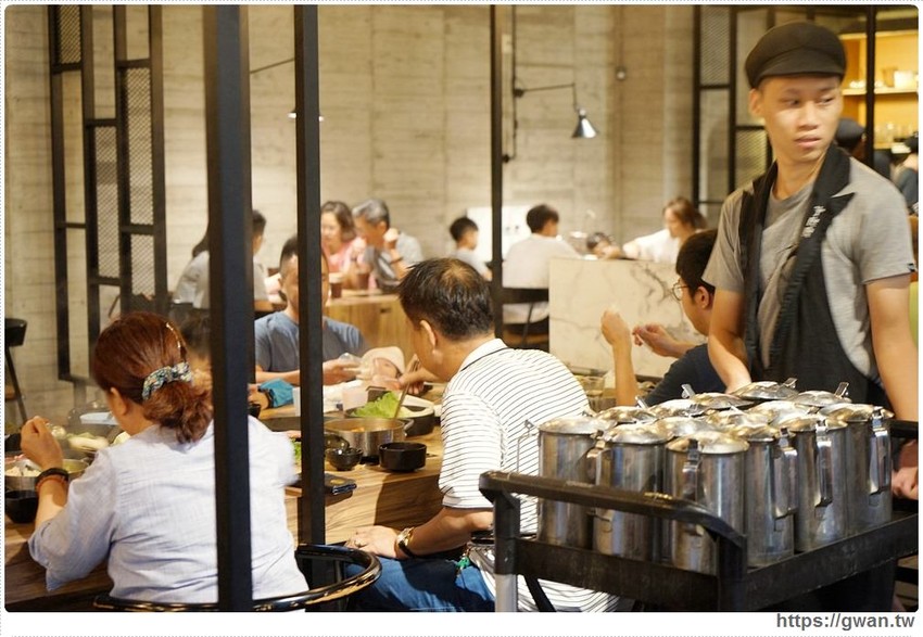 宇良食巨無霸肉盤+浮誇手臂蝦，無霸三人套餐海陸通吃