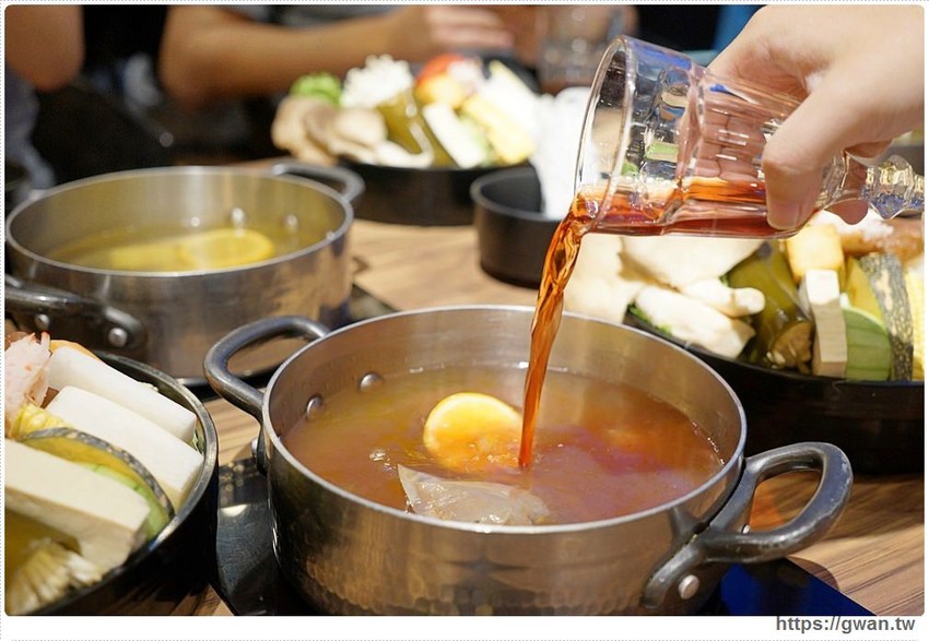 宇良食巨無霸肉盤+浮誇手臂蝦，無霸三人套餐海陸通吃