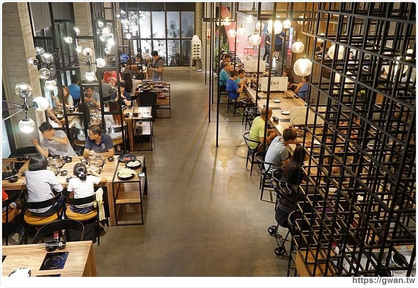 宇良食巨無霸肉盤+浮誇手臂蝦，無霸三人套餐海陸通吃