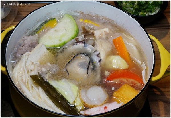 宇良食 健康鍋物:台中沙鹿』宇良食健康鍋物║工業風乾燥花鍋物餐廳94狂!龍蝦雙人套餐霸氣登場,超美鑄鐵鍋時尚又流行!