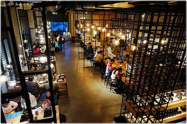 宇良食 健康鍋物:台中沙鹿』宇良食健康鍋物║工業風乾燥花鍋物餐廳94狂!龍蝦雙人套餐霸氣登場,超美鑄鐵鍋時尚又流行!