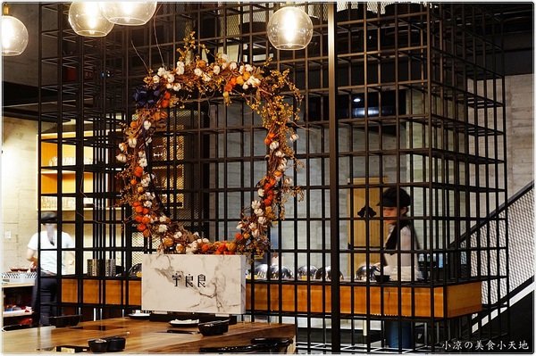 宇良食 健康鍋物:台中沙鹿』宇良食健康鍋物║工業風乾燥花鍋物餐廳94狂!龍蝦雙人套餐霸氣登場,超美鑄鐵鍋時尚又流行!