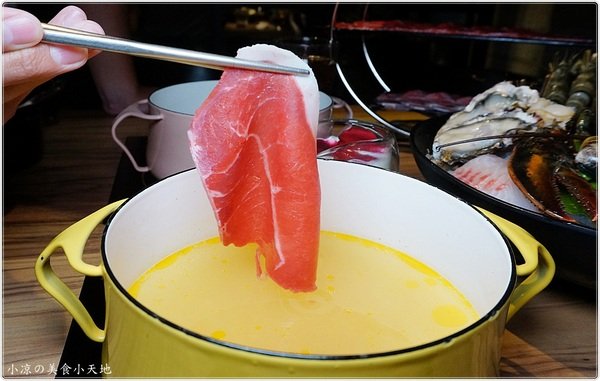 宇良食 健康鍋物:台中沙鹿』宇良食健康鍋物║工業風乾燥花鍋物餐廳94狂!龍蝦雙人套餐霸氣登場,超美鑄鐵鍋時尚又流行!