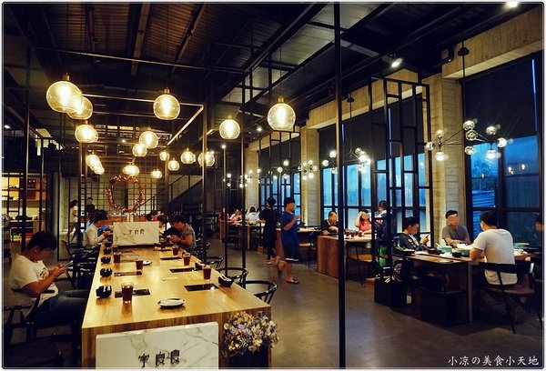 宇良食 健康鍋物:台中沙鹿』宇良食健康鍋物║工業風乾燥花鍋物餐廳94狂!龍蝦雙人套餐霸氣登場,超美鑄鐵鍋時尚又流行!