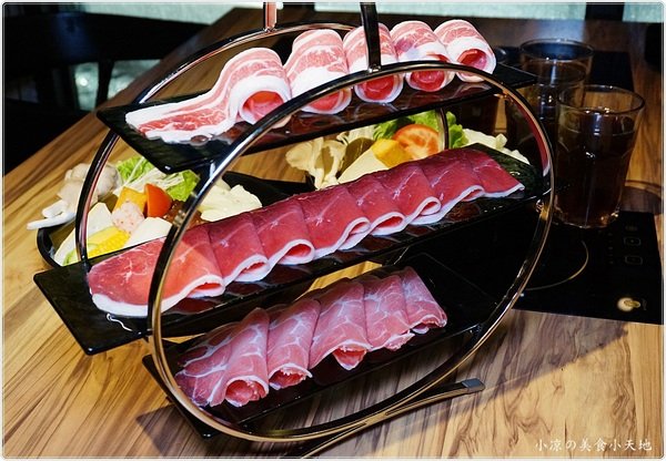 宇良食 健康鍋物:台中沙鹿』宇良食健康鍋物║工業風乾燥花鍋物餐廳94狂!龍蝦雙人套餐霸氣登場,超美鑄鐵鍋時尚又流行!