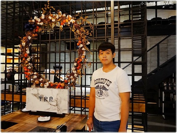 宇良食 健康鍋物:台中沙鹿』宇良食健康鍋物║工業風乾燥花鍋物餐廳94狂!龍蝦雙人套餐霸氣登場,超美鑄鐵鍋時尚又流行!