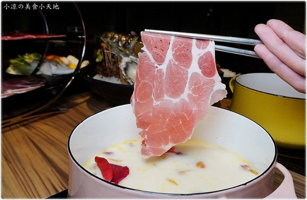 宇良食 健康鍋物:台中沙鹿』宇良食健康鍋物║工業風乾燥花鍋物餐廳94狂!龍蝦雙人套餐霸氣登場,超美鑄鐵鍋時尚又流行!