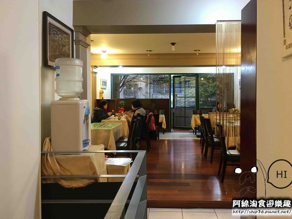 【桃園簡餐】巷弄食堂(原窩在轉角)-鮮乳酪火鍋配料豐富，湯底濃醇夠味．桃園市區/簡餐/火鍋/烏龍麵