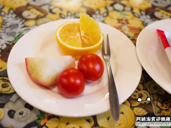【桃園簡餐】巷弄食堂(原窩在轉角)-鮮乳酪火鍋配料豐富，湯底濃醇夠味．桃園市區/簡餐/火鍋/烏龍麵