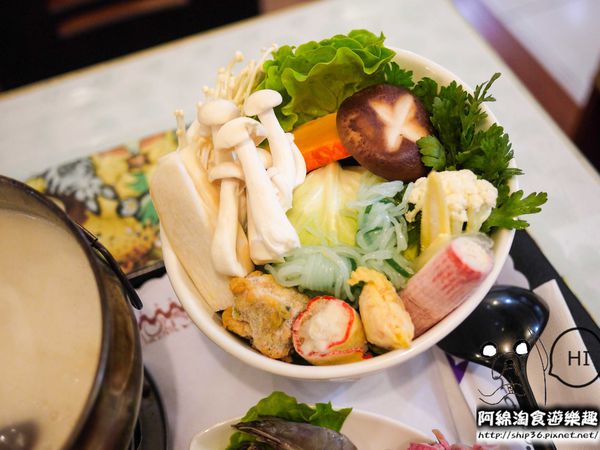 【桃園簡餐】巷弄食堂(原窩在轉角)-鮮乳酪火鍋配料豐富，湯底濃醇夠味．桃園市區/簡餐/火鍋/烏龍麵