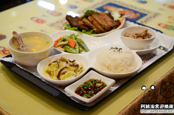 【桃園簡餐】巷弄食堂(原窩在轉角)-鮮乳酪火鍋配料豐富，湯底濃醇夠味．桃園市區/簡餐/火鍋/烏龍麵