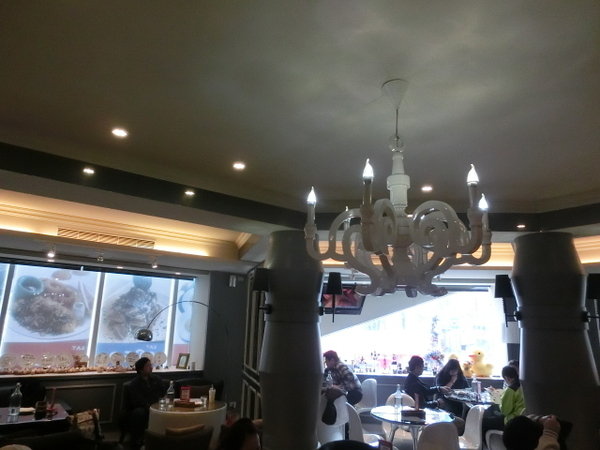 in% HAIR&CAFE:「in% HAIR&CAFE」- 藝人超推!不但有好吃的下午茶還有帥店長和正妹店員為您服務~實在無法擋的誘惑!