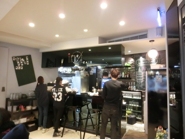 in% HAIR&CAFE:「in% HAIR&CAFE」- 藝人超推!不但有好吃的下午茶還有帥店長和正妹店員為您服務~實在無法擋的誘惑!