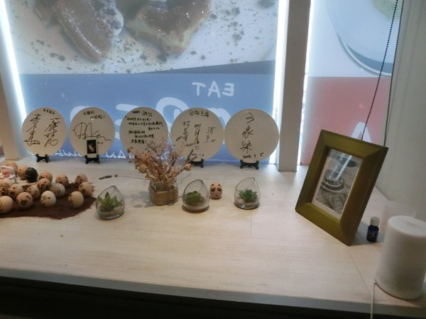 in% HAIR&CAFE:「in% HAIR&CAFE」- 藝人超推!不但有好吃的下午茶還有帥店長和正妹店員為您服務~實在無法擋的誘惑!