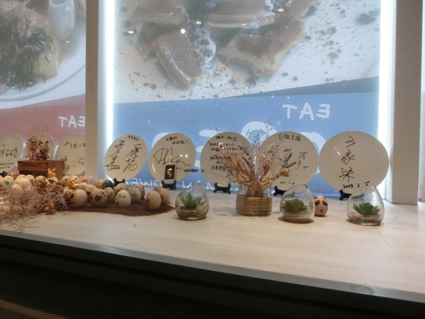 in% HAIR&CAFE:「in% HAIR&CAFE」- 藝人超推!不但有好吃的下午茶還有帥店長和正妹店員為您服務~實在無法擋的誘惑!