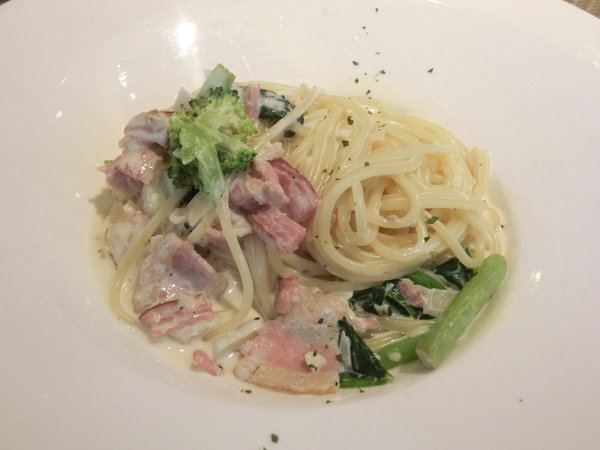 in% HAIR&CAFE:「in% HAIR&CAFE」- 藝人超推!不但有好吃的下午茶還有帥店長和正妹店員為您服務~實在無法擋的誘惑!