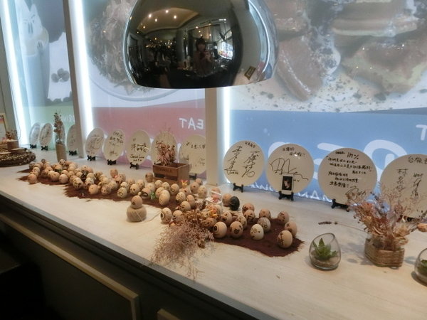 in% HAIR&CAFE:「in% HAIR&CAFE」- 藝人超推!不但有好吃的下午茶還有帥店長和正妹店員為您服務~實在無法擋的誘惑!