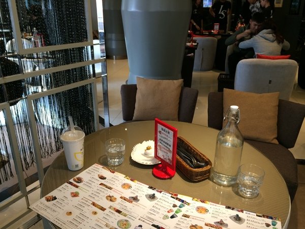 in% HAIR&CAFE:「in% HAIR&CAFE」- 藝人超推!不但有好吃的下午茶還有帥店長和正妹店員為您服務~實在無法擋的誘惑!