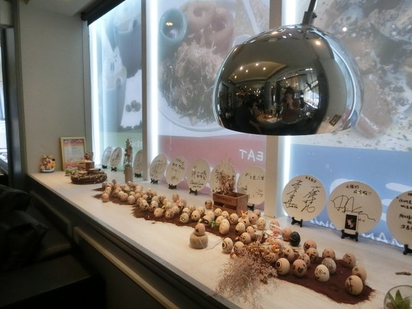 in% HAIR&CAFE:「in% HAIR&CAFE」- 藝人超推!不但有好吃的下午茶還有帥店長和正妹店員為您服務~實在無法擋的誘惑!