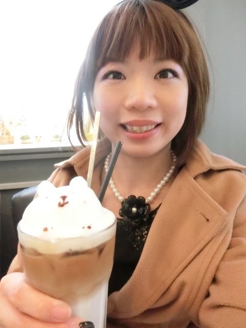 in% HAIR&CAFE:「in% HAIR&CAFE」- 藝人超推!不但有好吃的下午茶還有帥店長和正妹店員為您服務~實在無法擋的誘惑!