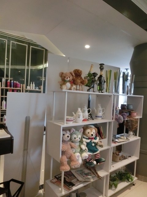 in% HAIR&CAFE:「in% HAIR&CAFE」- 藝人超推!不但有好吃的下午茶還有帥店長和正妹店員為您服務~實在無法擋的誘惑!