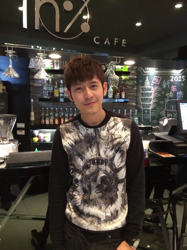 in% HAIR&CAFE:「in% HAIR&CAFE」- 藝人超推!不但有好吃的下午茶還有帥店長和正妹店員為您服務~實在無法擋的誘惑!