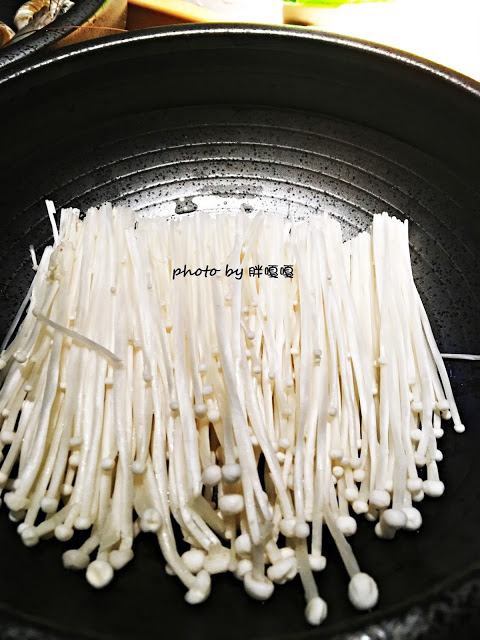 【台中 南屯】拾七石頭火鍋€輕井澤旗下新品牌→口味大勝輕井澤、食材新鮮、湯頭正點、宵夜場再+1←冬日超推