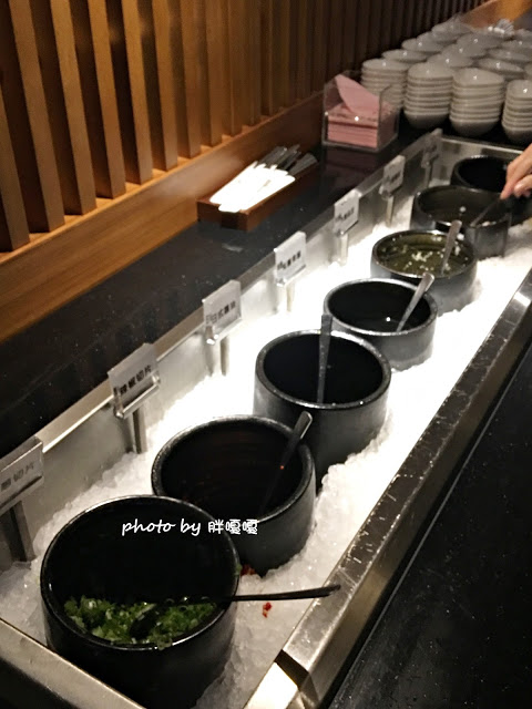 【台中 南屯】拾七石頭火鍋€輕井澤旗下新品牌→口味大勝輕井澤、食材新鮮、湯頭正點、宵夜場再+1←冬日超推