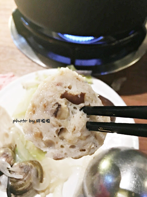 【台中 南屯】拾七石頭火鍋€輕井澤旗下新品牌→口味大勝輕井澤、食材新鮮、湯頭正點、宵夜場再+1←冬日超推