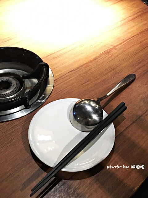 【台中 南屯】拾七石頭火鍋€輕井澤旗下新品牌→口味大勝輕井澤、食材新鮮、湯頭正點、宵夜場再+1←冬日超推