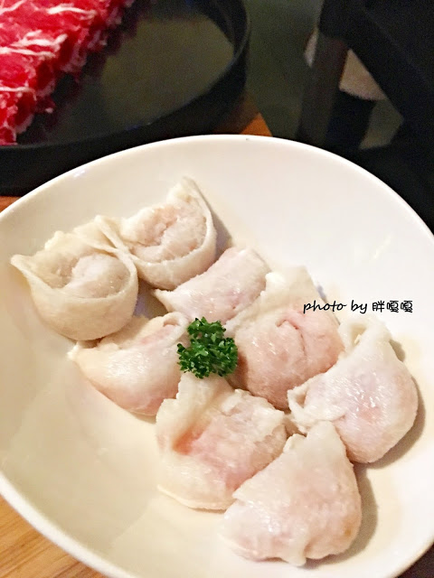 【台中 南屯】拾七石頭火鍋€輕井澤旗下新品牌→口味大勝輕井澤、食材新鮮、湯頭正點、宵夜場再+1←冬日超推