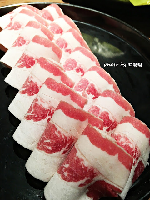 【台中 南屯】拾七石頭火鍋€輕井澤旗下新品牌→口味大勝輕井澤、食材新鮮、湯頭正點、宵夜場再+1←冬日超推