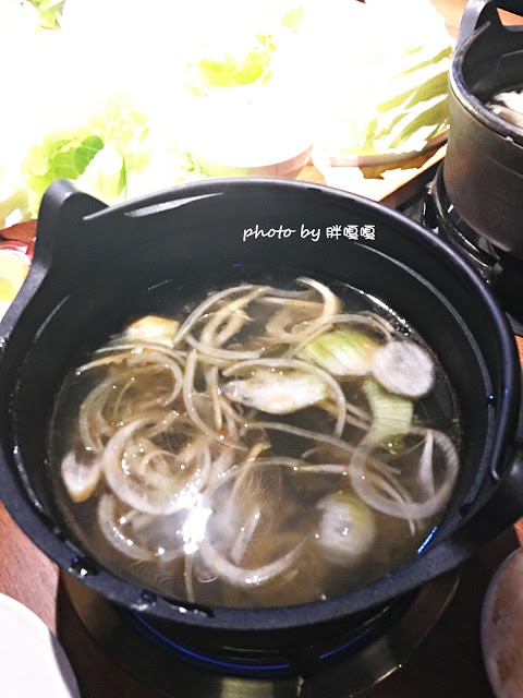 【台中 南屯】拾七石頭火鍋€輕井澤旗下新品牌→口味大勝輕井澤、食材新鮮、湯頭正點、宵夜場再+1←冬日超推