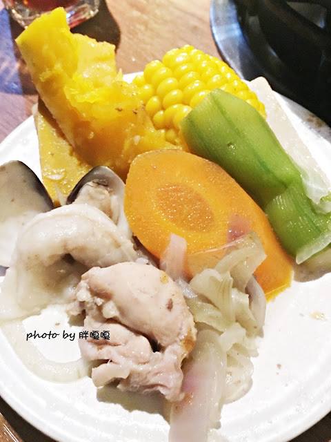 【台中 南屯】拾七石頭火鍋€輕井澤旗下新品牌→口味大勝輕井澤、食材新鮮、湯頭正點、宵夜場再+1←冬日超推