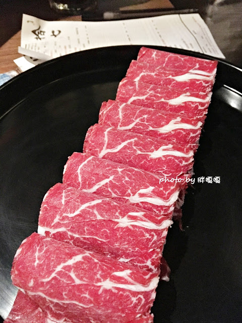 【台中 南屯】拾七石頭火鍋€輕井澤旗下新品牌→口味大勝輕井澤、食材新鮮、湯頭正點、宵夜場再+1←冬日超推