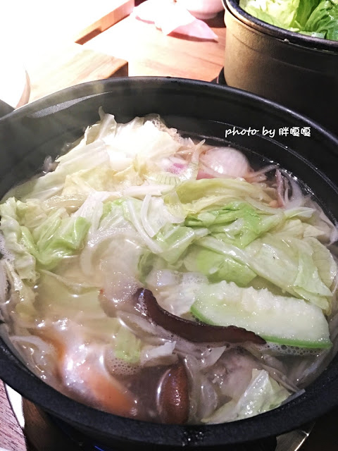 【台中 南屯】拾七石頭火鍋€輕井澤旗下新品牌→口味大勝輕井澤、食材新鮮、湯頭正點、宵夜場再+1←冬日超推