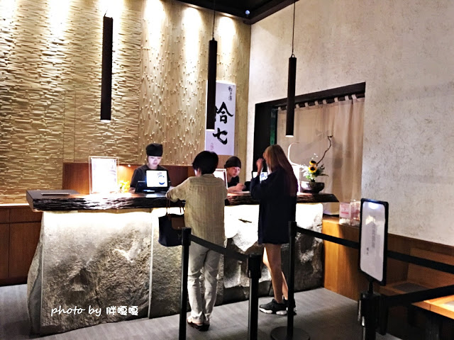 【台中 南屯】拾七石頭火鍋€輕井澤旗下新品牌→口味大勝輕井澤、食材新鮮、湯頭正點、宵夜場再+1←冬日超推