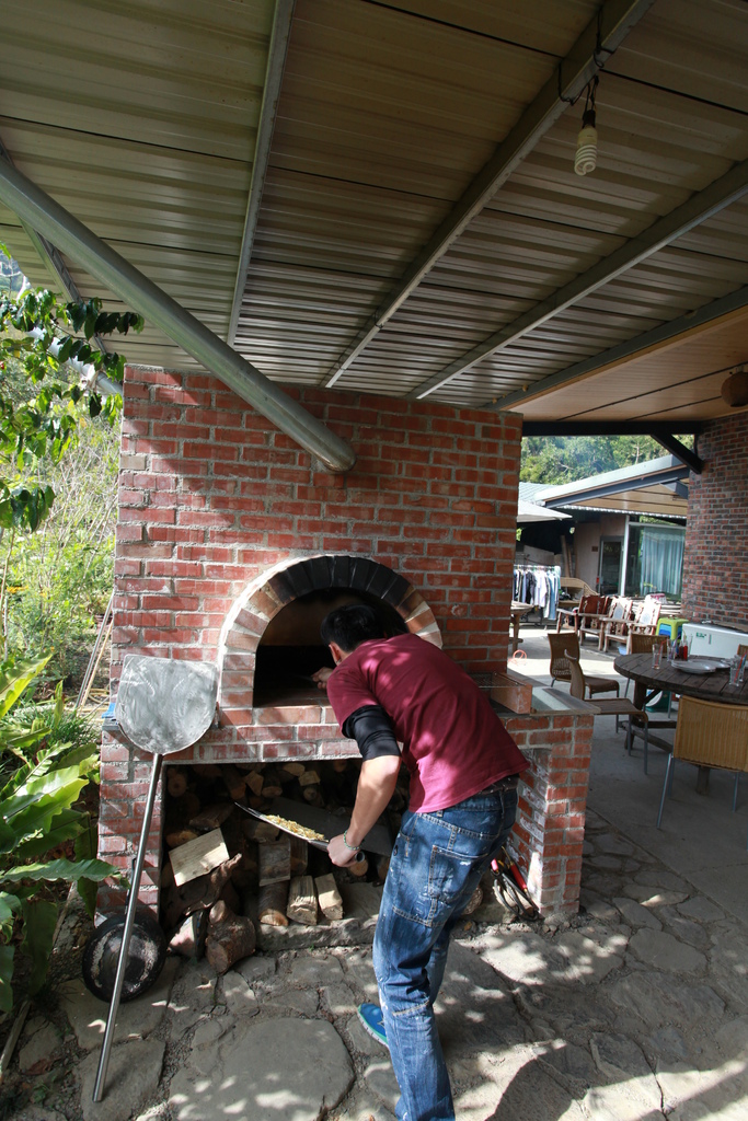 「枫衣竹食民宿,咖啡,邹烤窑」.
