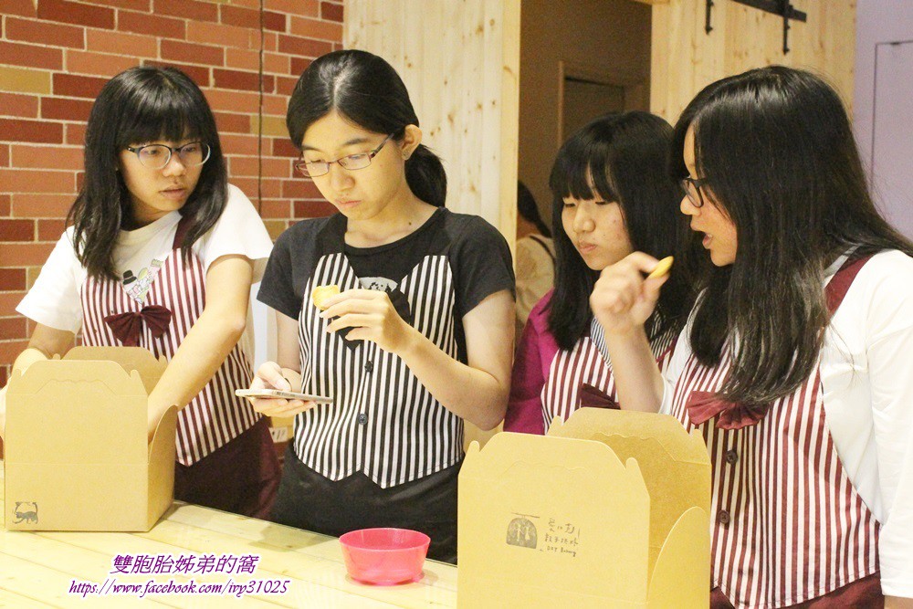 [愛10克親手烘培DIY Bakery凱旋店] 帶姪女練習親手烘培DIY的初體驗