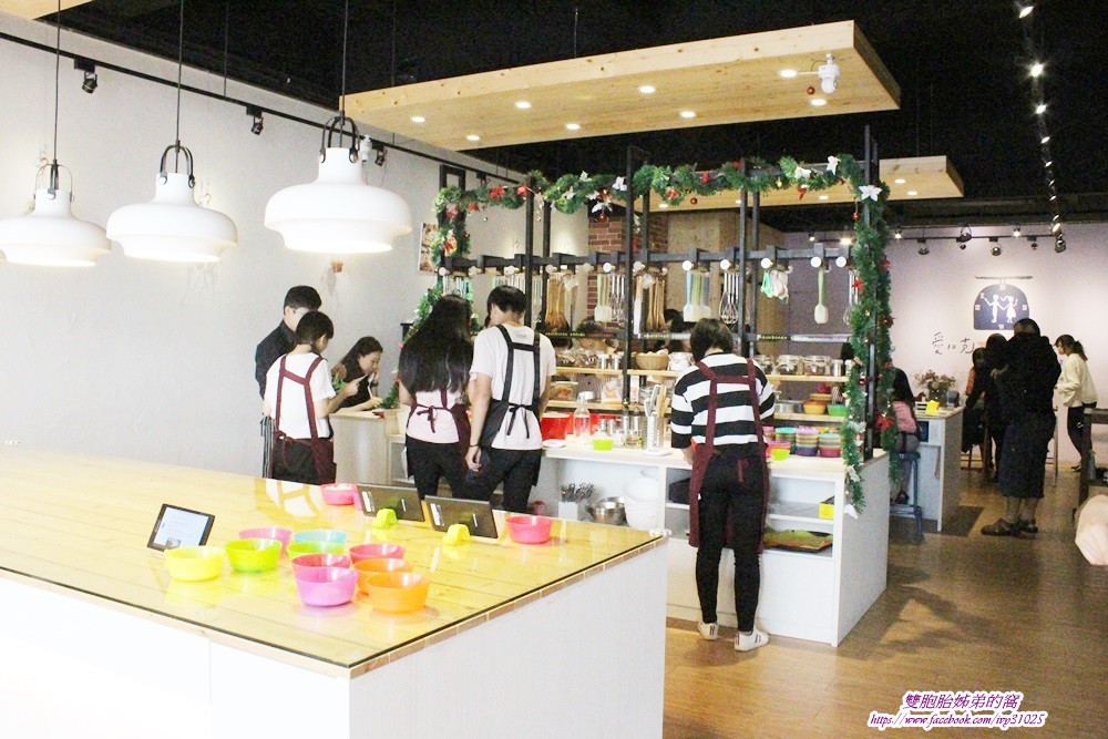 [愛10克親手烘培DIY Bakery凱旋店] 帶姪女練習親手烘培DIY的初體驗