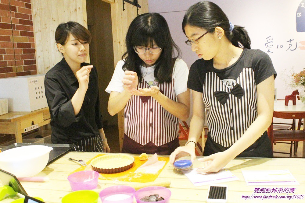 [愛10克親手烘培DIY Bakery凱旋店] 帶姪女練習親手烘培DIY的初體驗