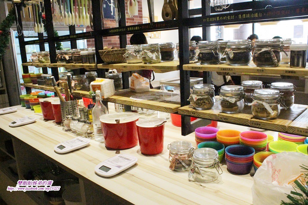 [愛10克親手烘培DIY Bakery凱旋店] 帶姪女練習親手烘培DIY的初體驗