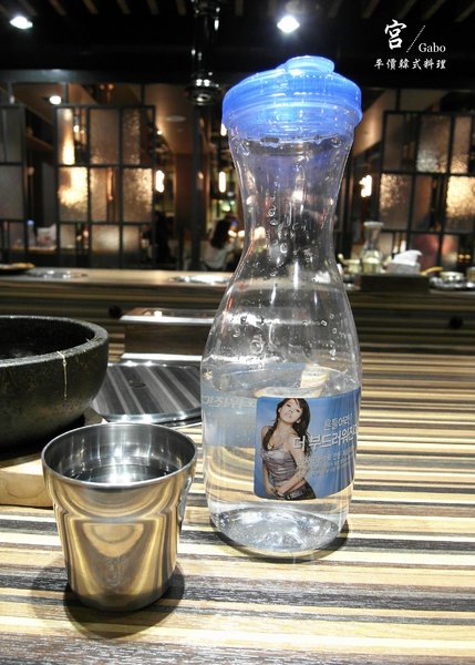 宮 韓式料理 台南店：【台南||東區】宮 韓式料理(台南店)─東區平價新韓味兒！華麗風裝潢+附免費小菜吃到飽！