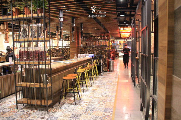 宮 韓式料理 台南店：【台南||東區】宮 韓式料理(台南店)─東區平價新韓味兒！華麗風裝潢+附免費小菜吃到飽！